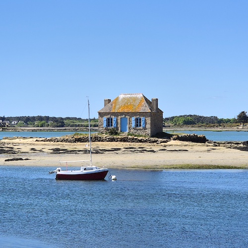 Maison aux volets bleus dans le morbihan