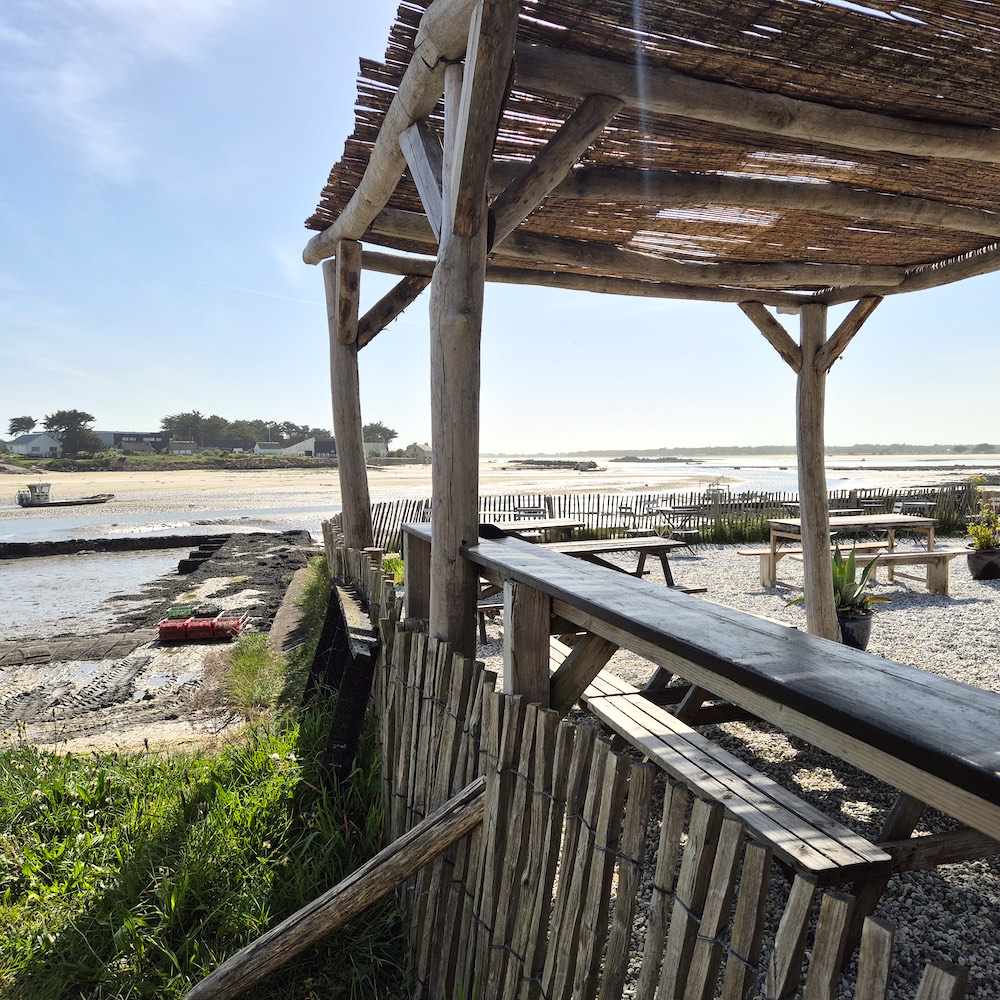 Terrasse de dégustations d'huitres en bretagne
